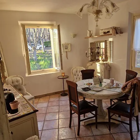 Luna Bed & Breakfast *